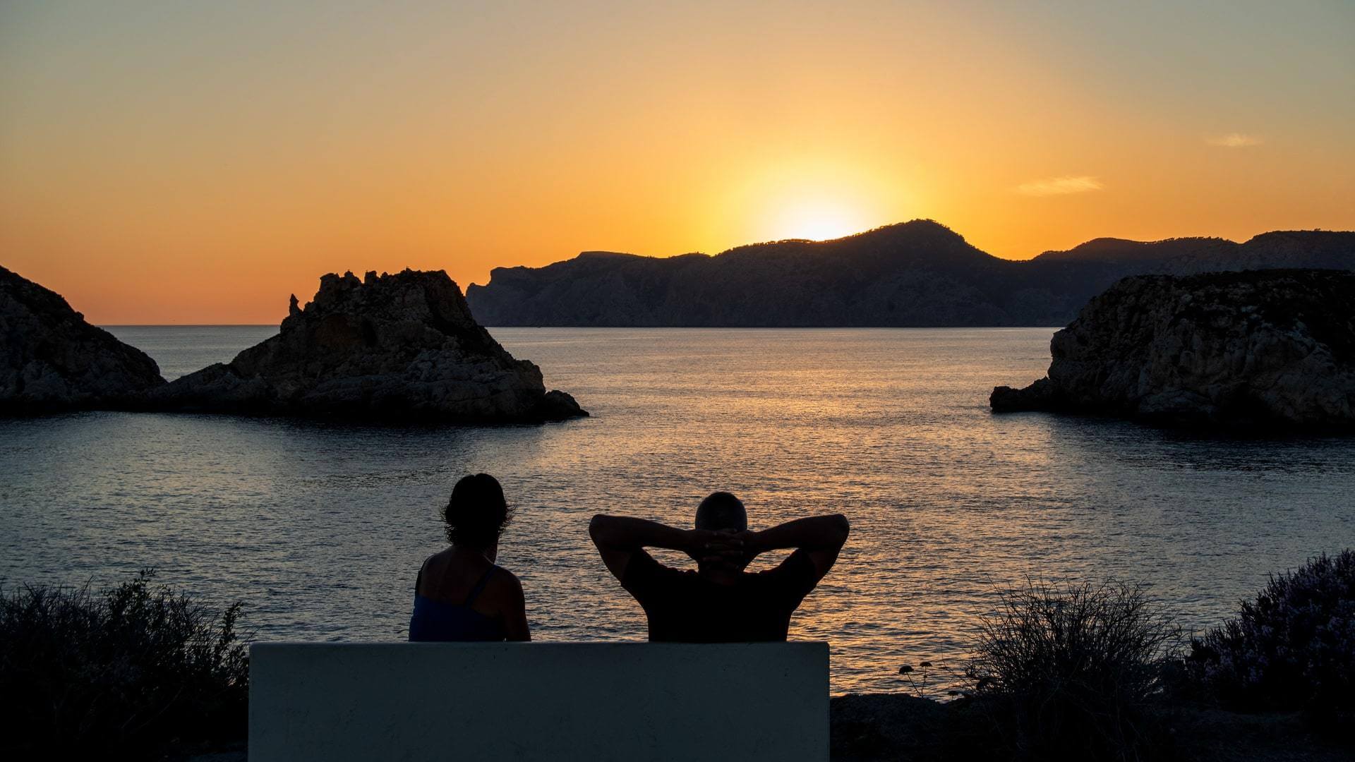 Valentines Day on the Island of Love couple watching sunset together Sa Dragonera Mallorca min